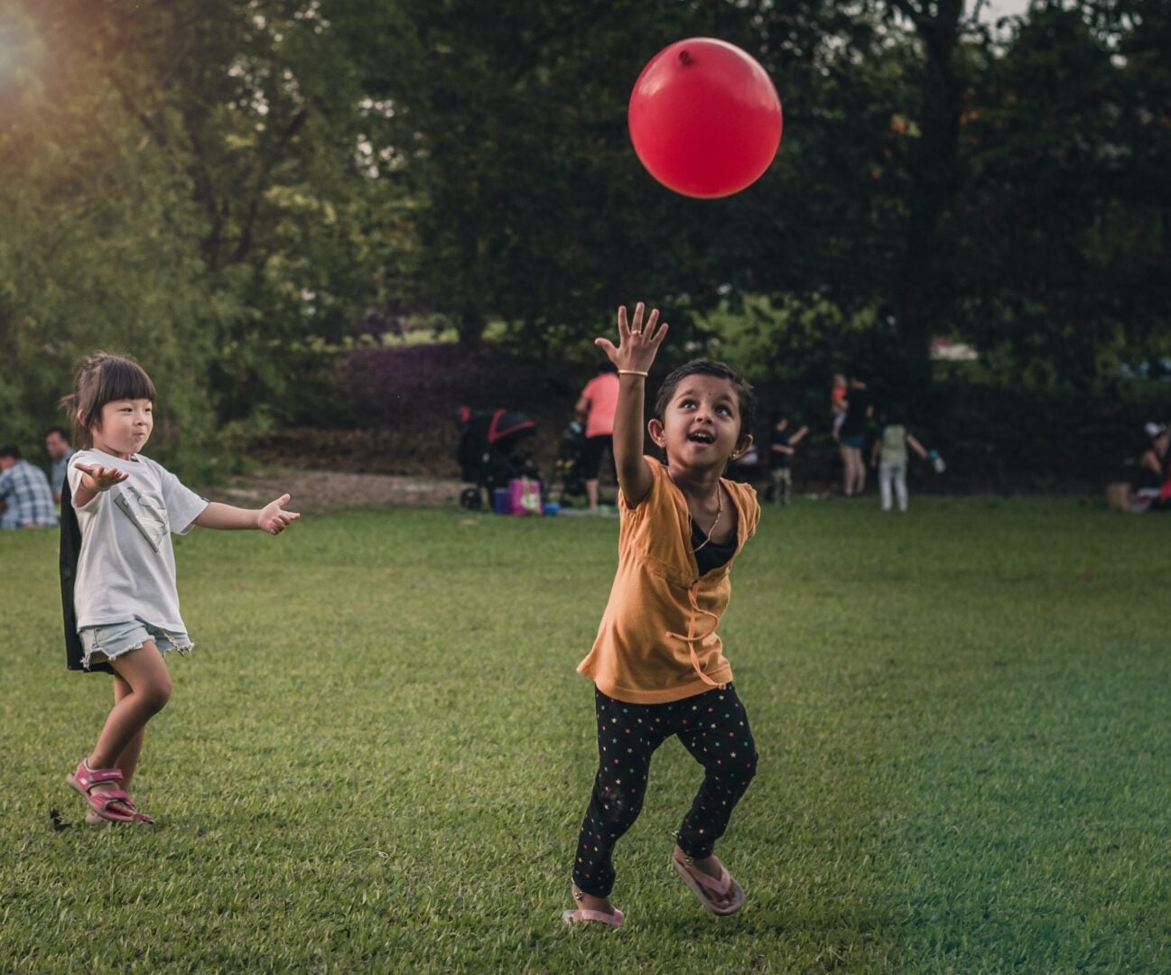 alaric-sim-0N4UJja6jEU-unsplash-children playing The Natural Path Health Center
