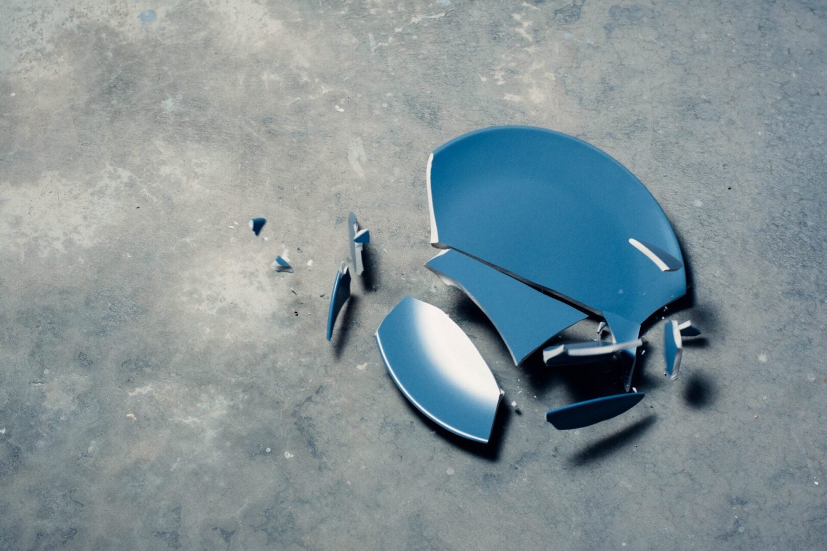 Image via CHUTTERSNAP from Unsplash. Image of broken plate to illustrate skipping meals.