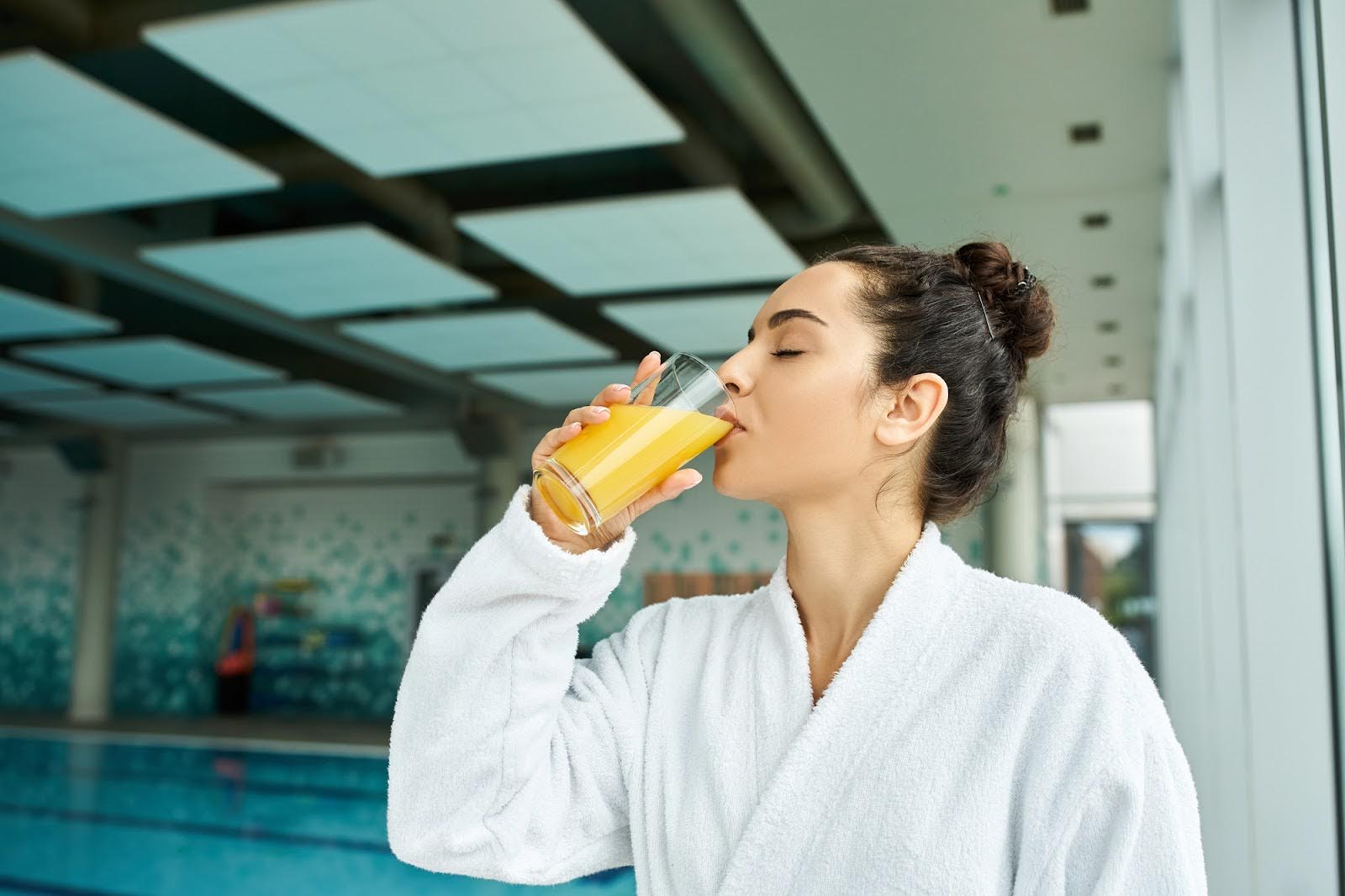 Image of a glass of orange juice, which only has 124 mg of vitamin C.