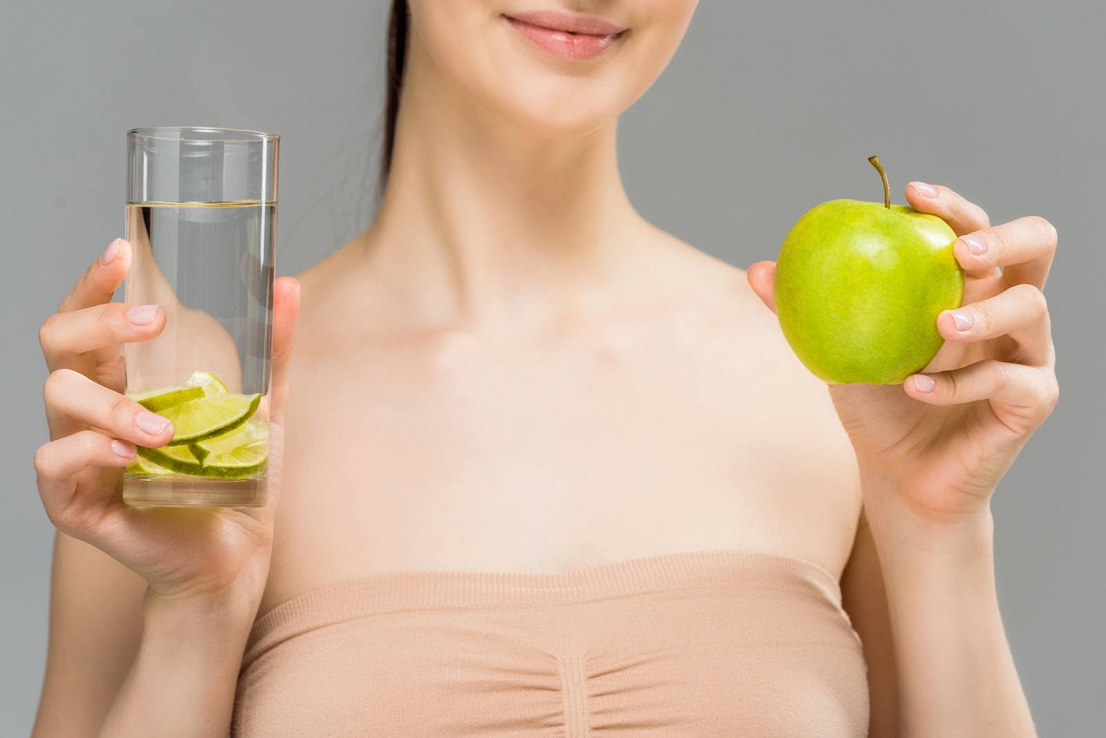 Image of a glass of orange juice, which only has 124 mg of vitamin C.